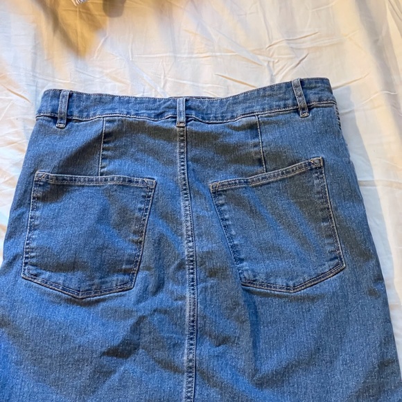 Denim mini skirt H&M size 8 - Picture 4 of 4